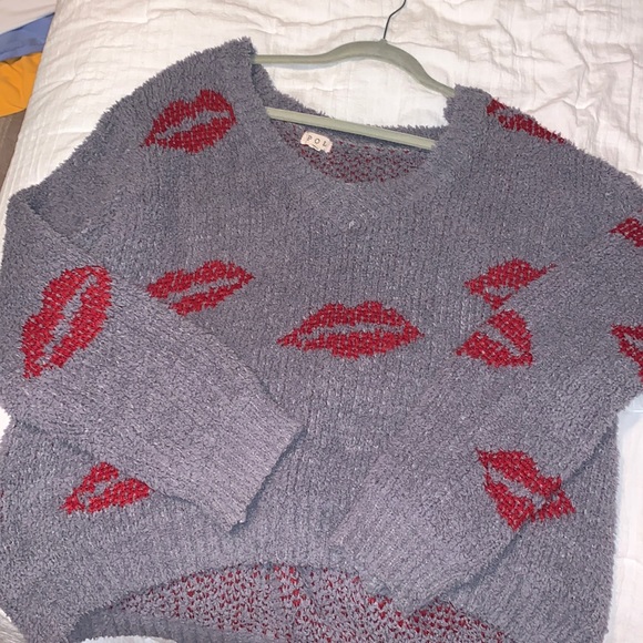 POL Sweaters - Lips V neck Sweater